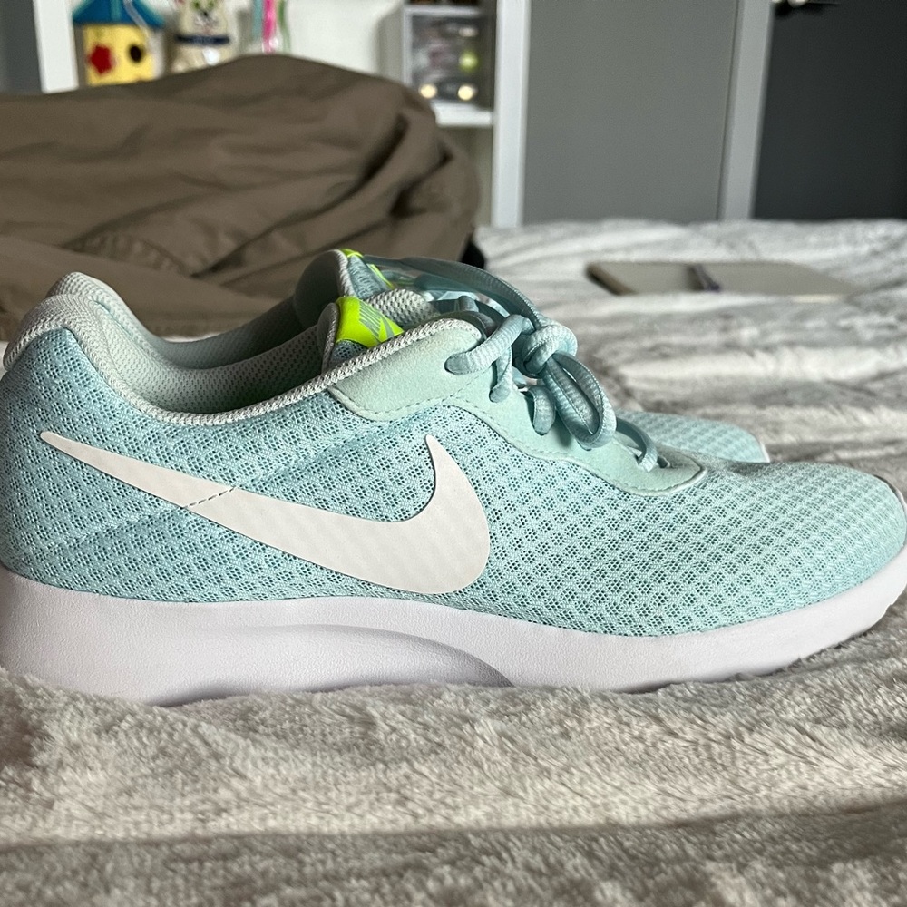 Nike woman’s running shoes size 10, like new